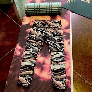 Lululemon Align, medium-rise legging 25” size 8